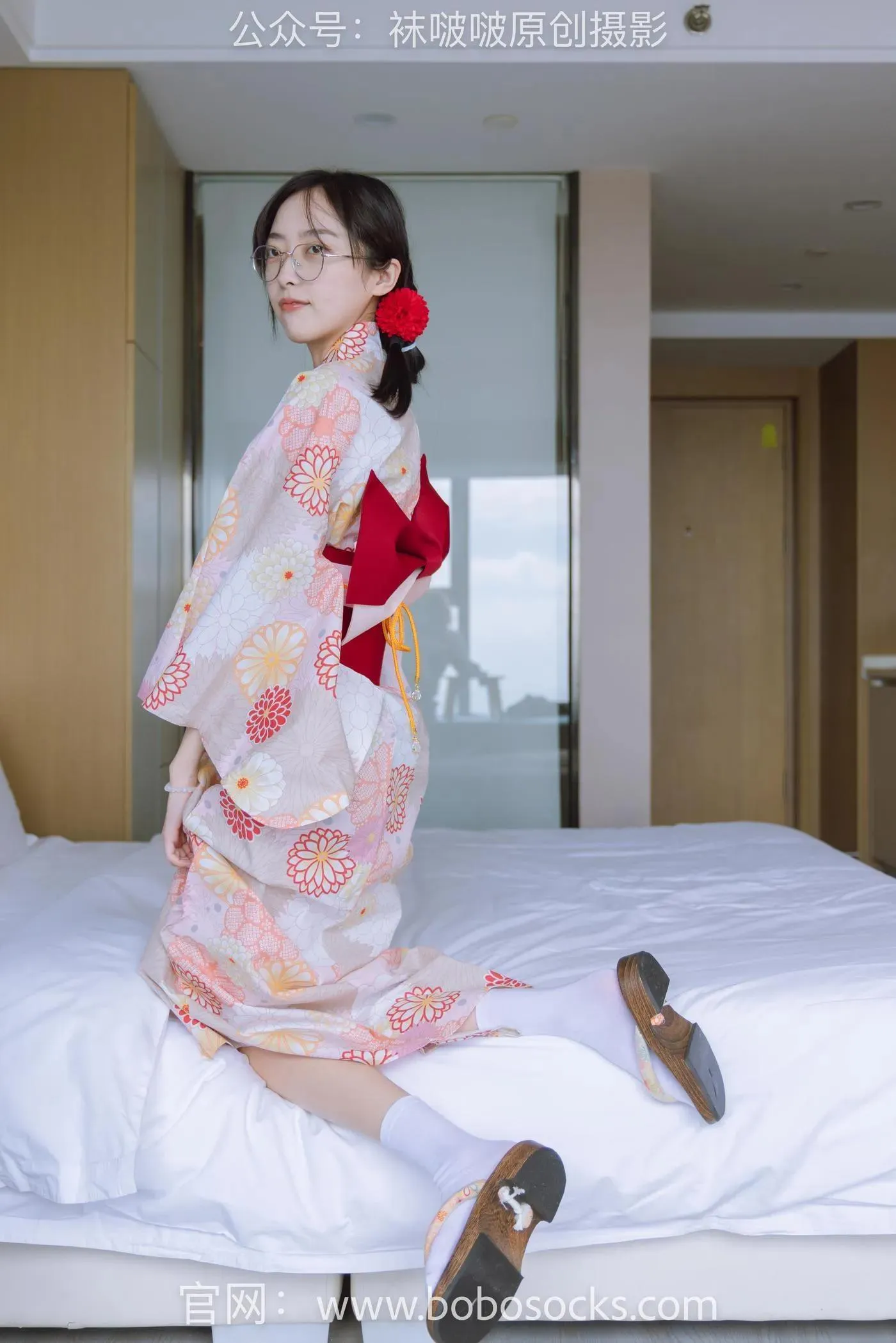 [BoBoSocks袜啵啵]NO.137 稚予-木屐、分指白棉袜、裸足、和风浴衣 [170P]插图2